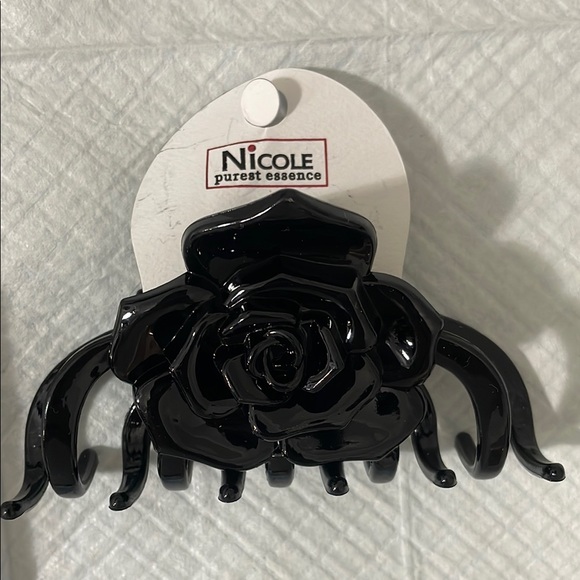 Nicole Purest Essence Black Rose Hair Clip - Picture 1 of 3